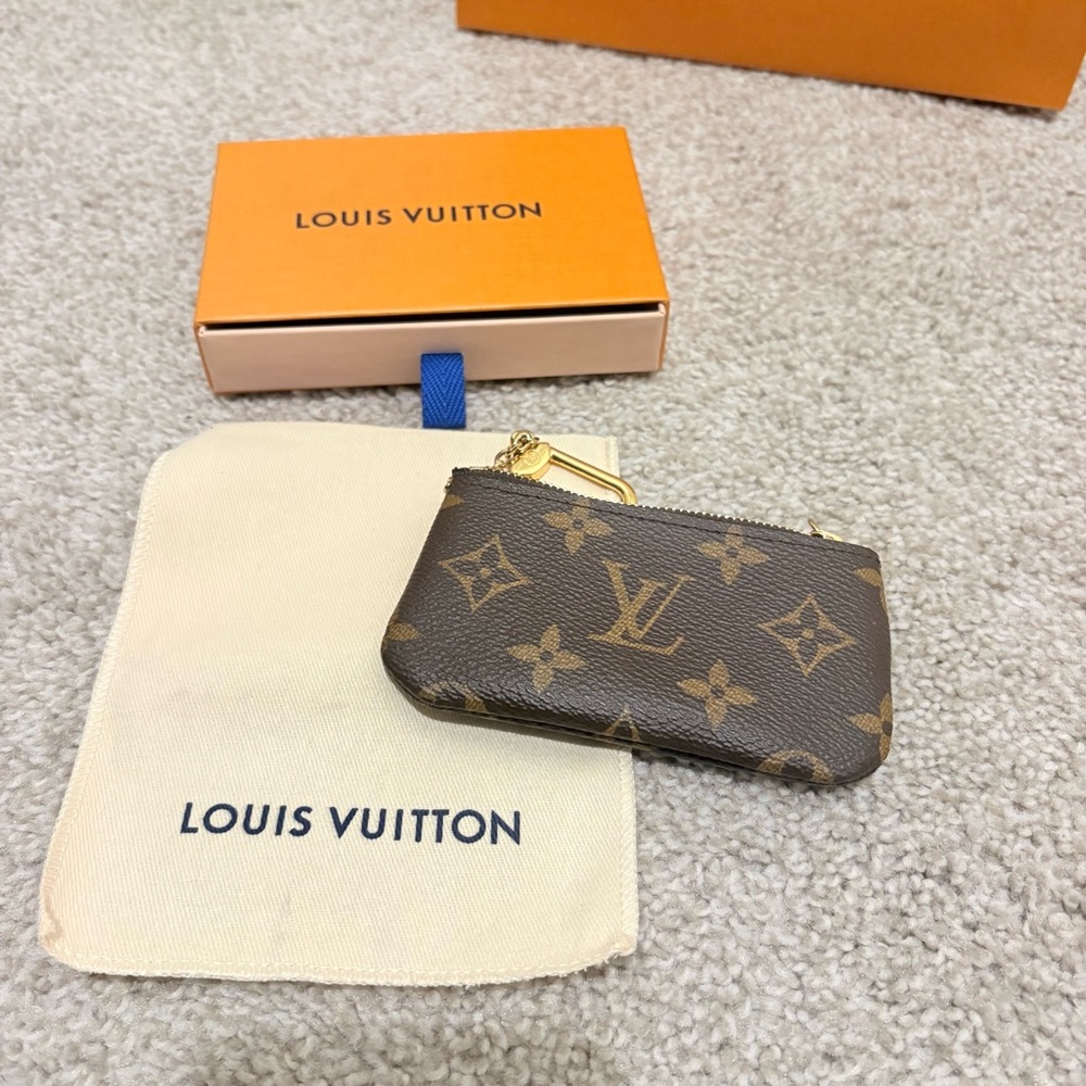 Louis Vuitton Key Pouch - Picture 7 of 11